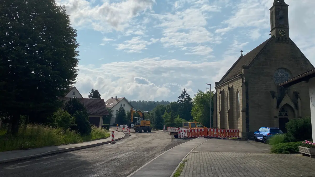 Baustelle L 1066 Fahrbahnbelag Asphalt