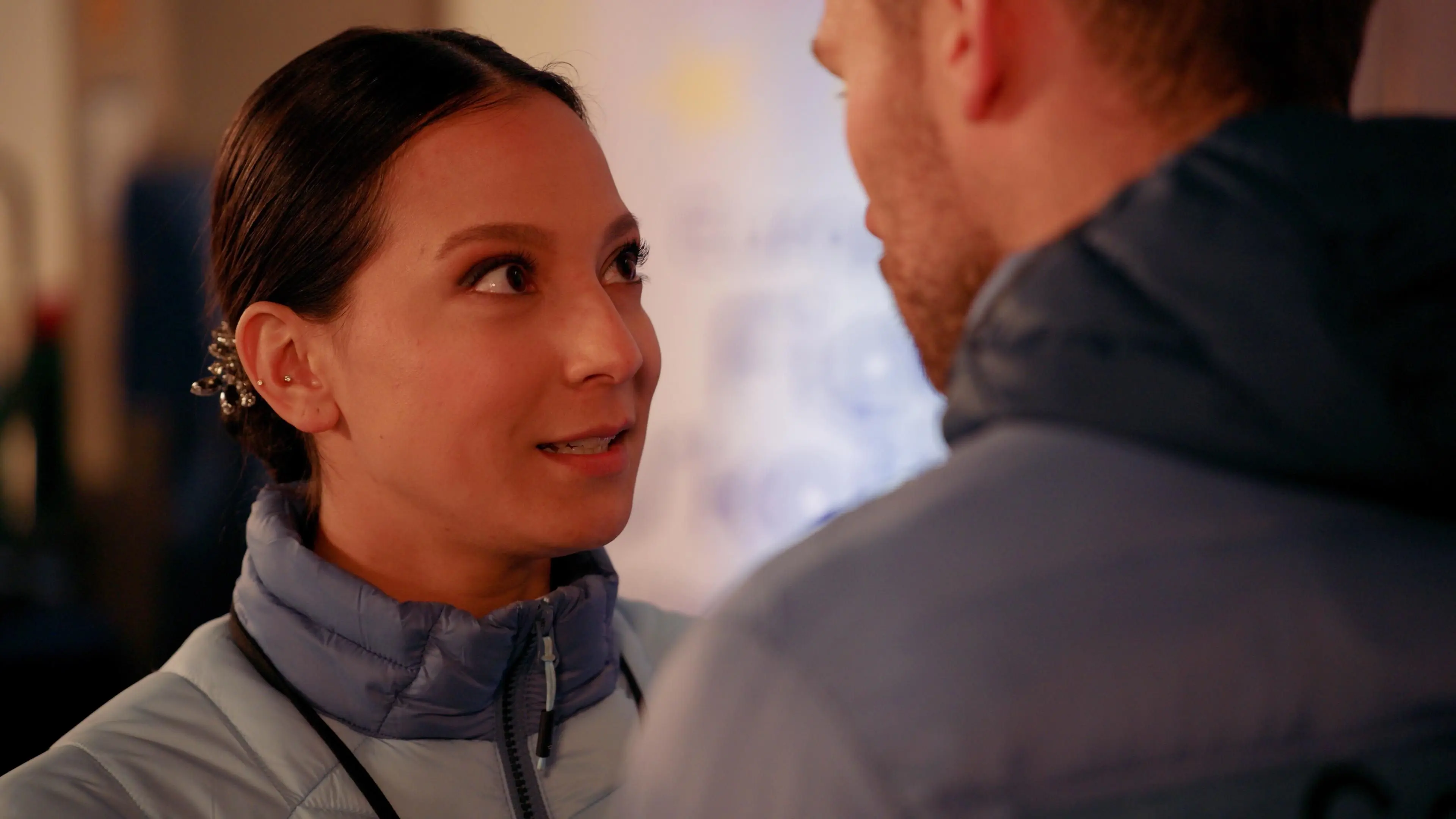 Charlie (Shaolyn Fernandez) gibt Milan (Vitali Huk) eine Chance.