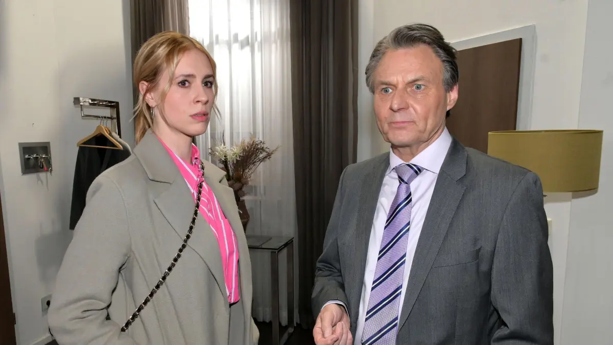 Zoe (Lara Dandelion Seibert) will die Gerner-Bank verlassen. Der Plan von Jo Gerner (Wolfgang Bahro) geht auf.
