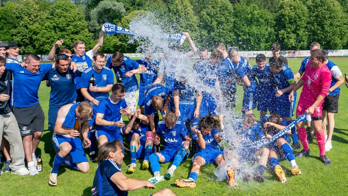 Fußball, Donau/Iller, Relegation: Finale um die Bezirksliga, SV Eggingen blau gegen TSV Regglisweiler in Illerrieden