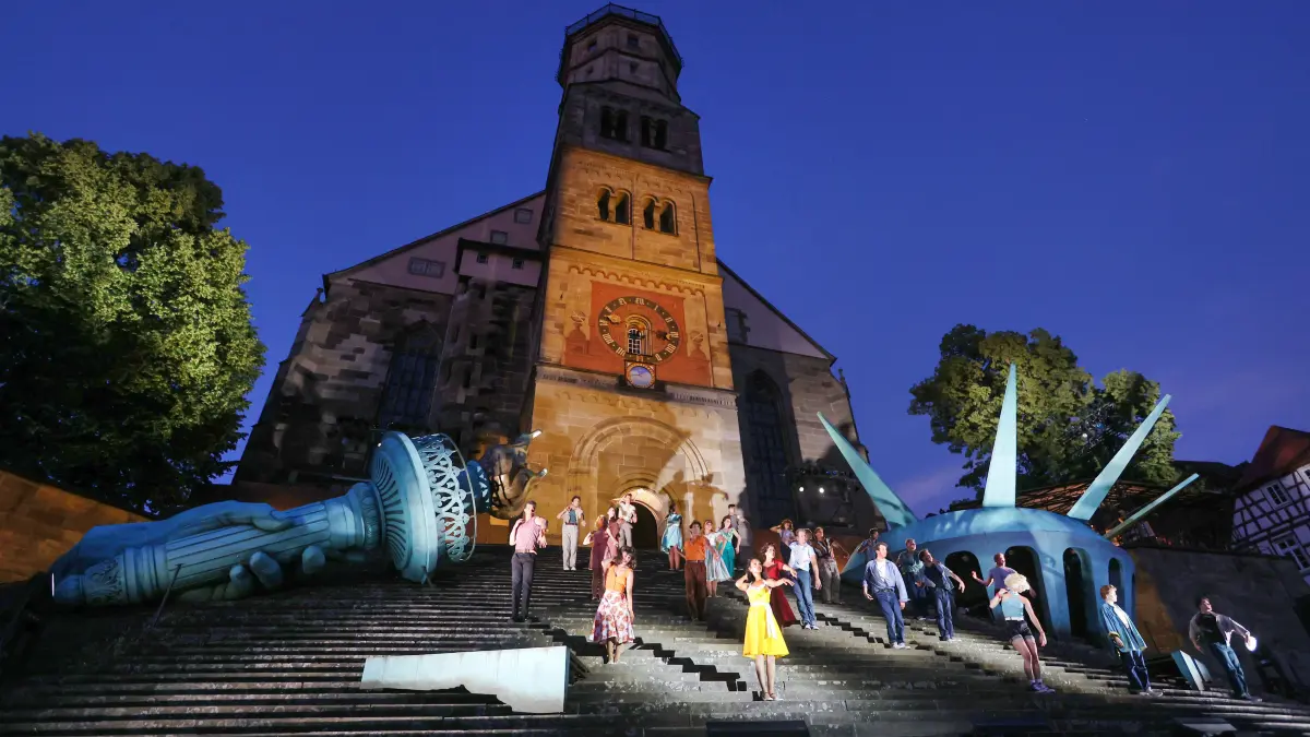 Freilichtspiele Schwäbisch Hall: "West Side Story" von Leonard Bernstein auf der Großen Treppe; Regie: Christian Doll. Musikalische Leitung: Heiko Lippmann