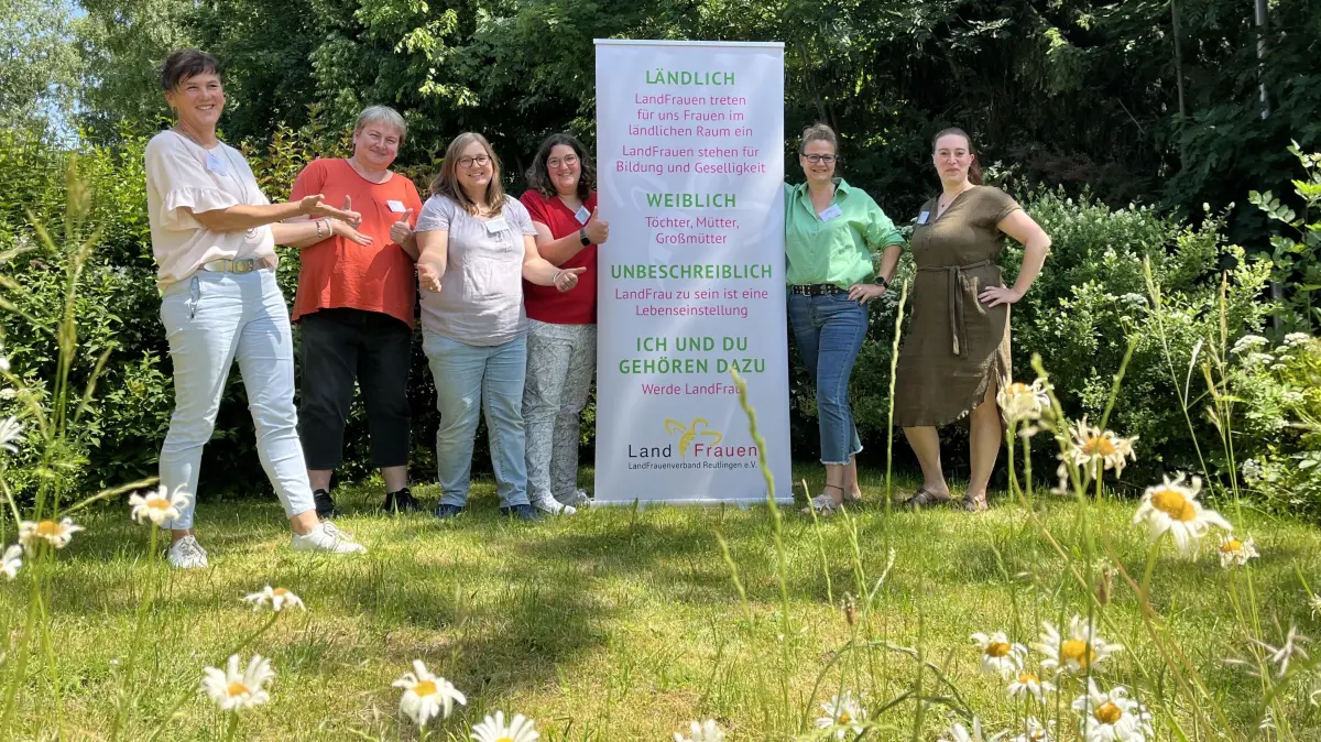 Landfrauenverband Reutlingen begrüßt neue Ortsvorsitzende, von links: Kreisvorsitzende Pia Münch, Gaby Straub (Trochtelfingen), Cornelia Vöhringer (Gomadingen), Christiana Nau (St. Johann), Petra Merz (Pfronstetten), Beate Kübler (St. Johann)