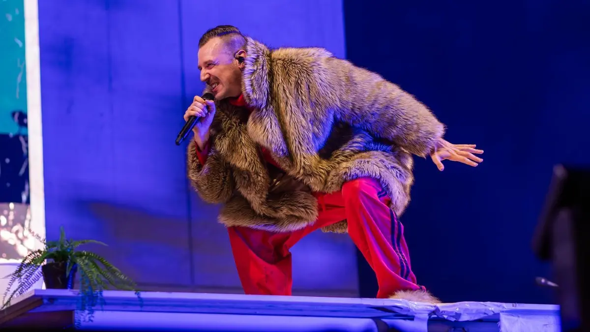 Southside Festival: 21.06.2025, Baden-Württemberg, Neuhausen ob Eck: Der Rapper Alligatoah singt auf dem Southside Festival. Insgesamt werden rund 60.000 Besucher erwartet. Das Festival zählt zu den größten deutschen Open-Air-Festivals. Foto: Philipp von Ditfurth/dpa +++ dpa-Bildfunk +++