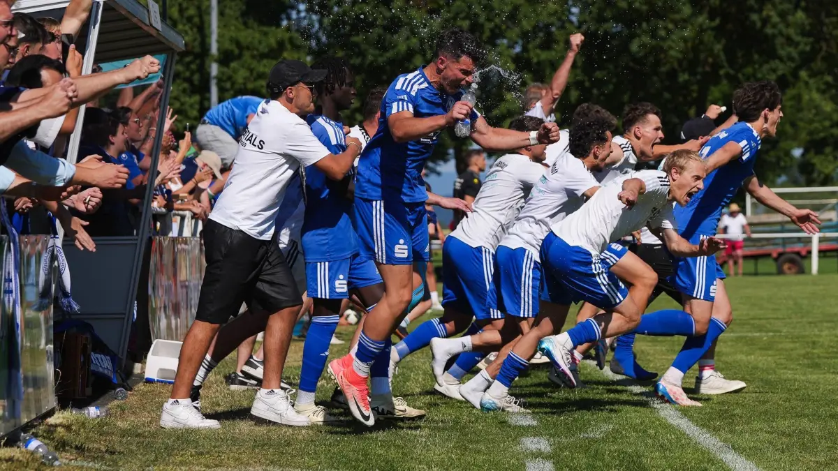 TSV Frommern vs. SpVgg Freudenstadt, Fussball, Relegation Landesliga, Saison 2024/2025, 22.06.2025: Freudenstadt-Jubel nach Sieg
TSV Frommern vs. SpVgg Freudenstadt, Fussball, Relegation Landesliga, Saison 2024/2025, 22.06.2025
Foto: Eibner-Pressefoto/Daniele La Rocca