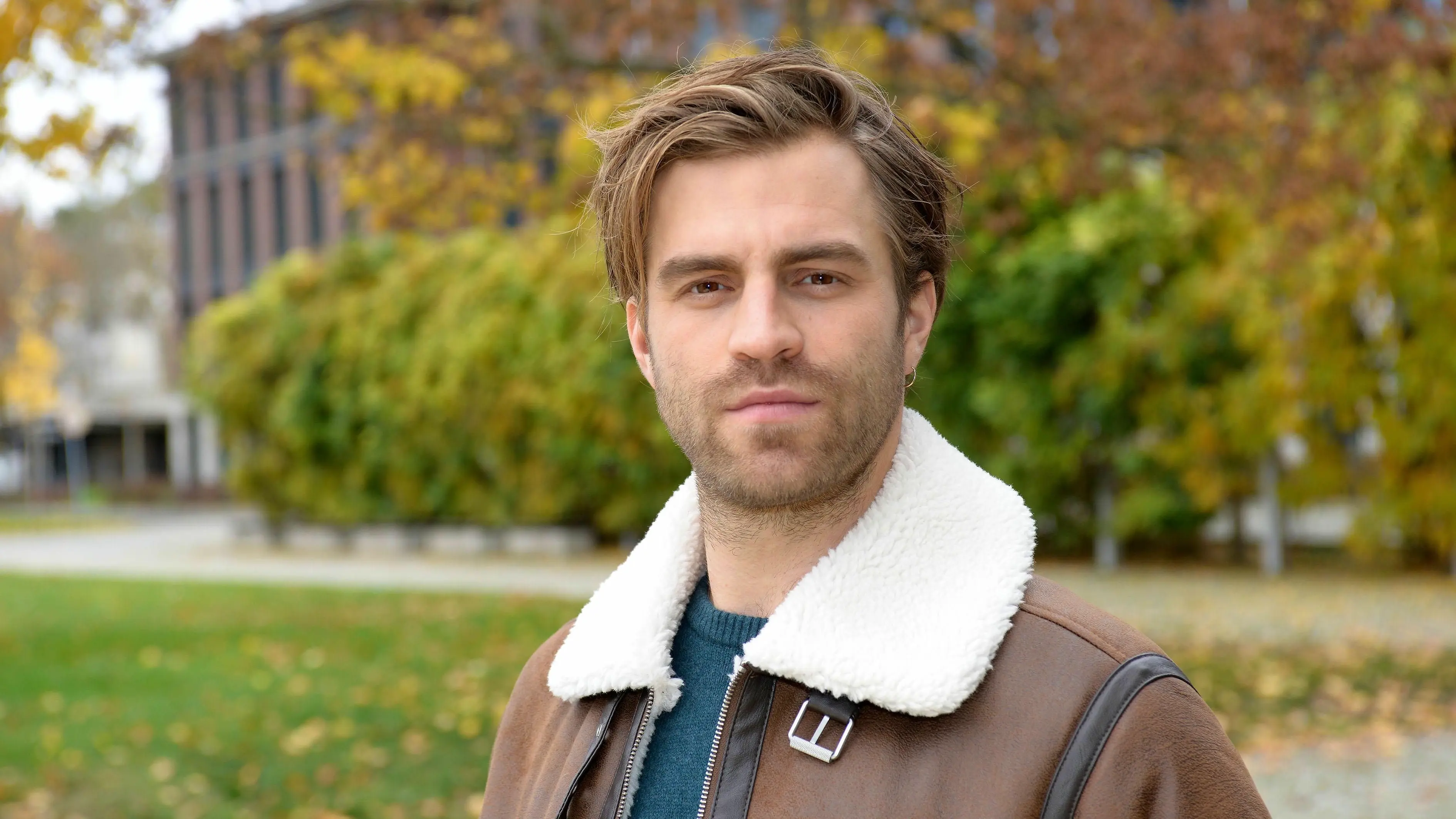 Julian (Onno Buß) bekommt Ärger von seinem Vater.