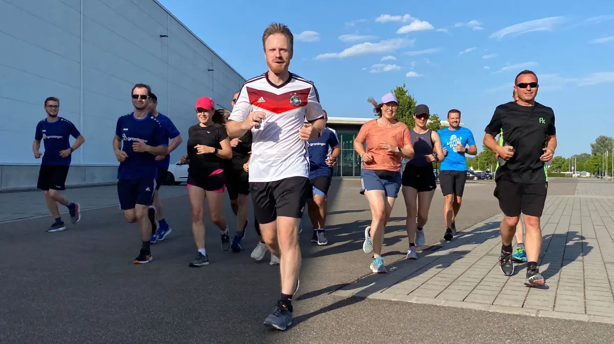 Probelauf für den HT-Firmenlauf mit Sportwissenschaftler Hannes Rothfuß von Reha-Zentrum Hess.