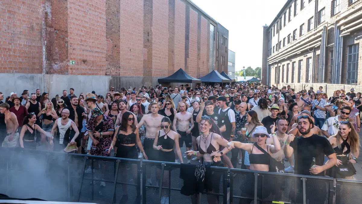 Vortex-Sommer Pop-up" Techno Open Air im Innenhof des Boehringer-Areals