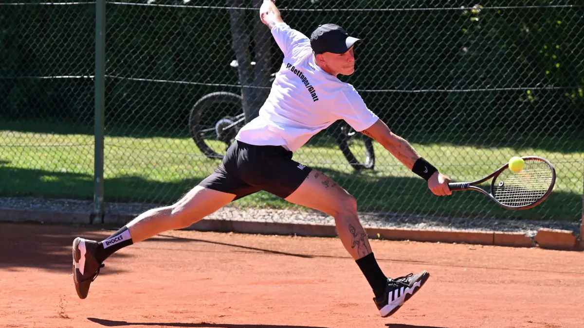 Der Dettinger Marius Beuter hat in seinem Spiel wieder alles gegeben und hat keinen Ball verloren gegeben. Der Lohn: Er nahm am Ende des Spiels die Glückwünsche seines Gegners entgegen.