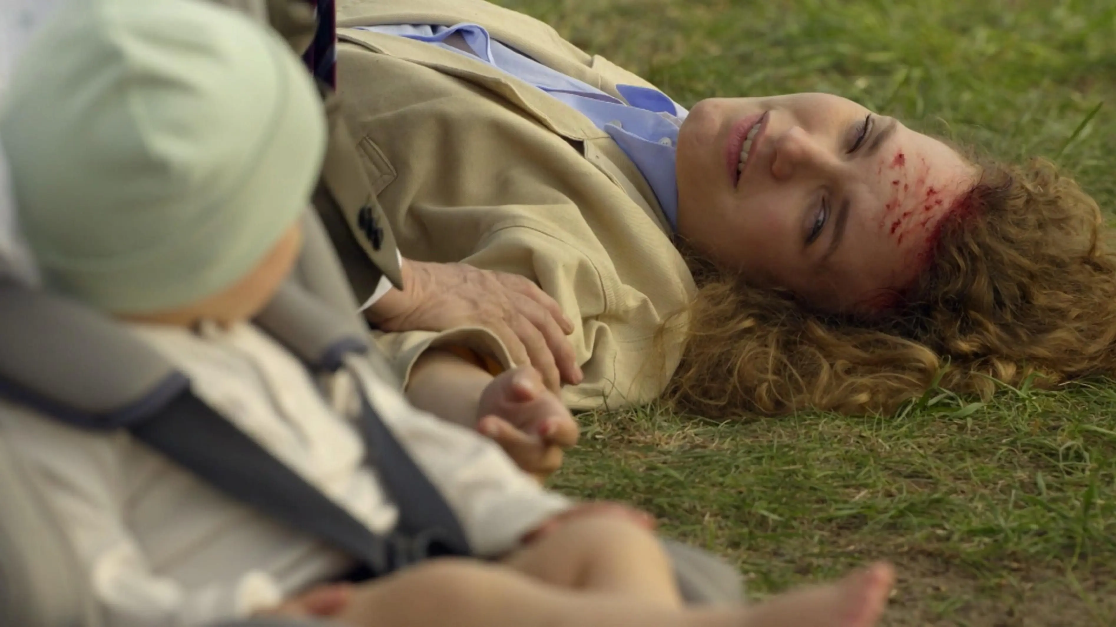 Ein Autounfall reißt Paulina (Christina Arends) in den Tod.