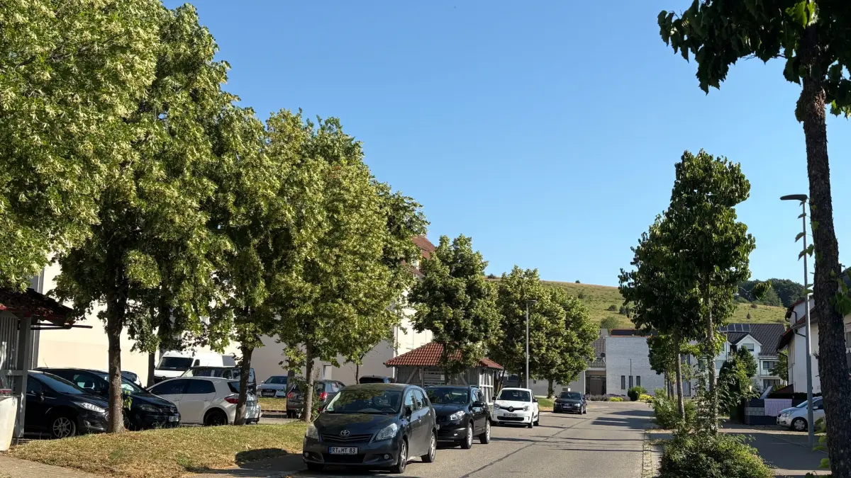 Im Kirchtal werden Parkplätze gebaut, um den Durchgangsverkehr zu entlasten.
