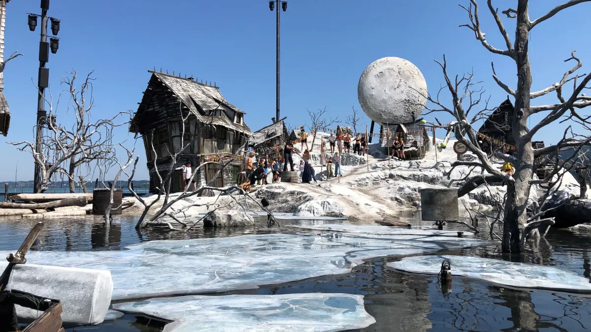 Eisschollen am Bodensee? Im zweiten Sommer ist bei den Bregenzer Festspielen die Oper "Der Freischütz" zu sehen - die Proben laufen.