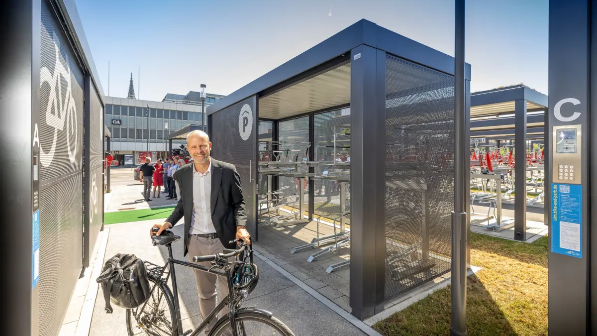Bahnhofplatz: Eröffnung der neuen Radabstellanlage "Fahrradhain"