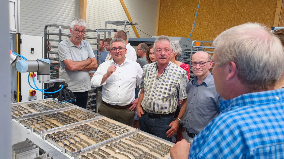 Die Mössinger Verwaltungsspitze und Gemeinderäte informierten sich über das Unternehmen Dostech