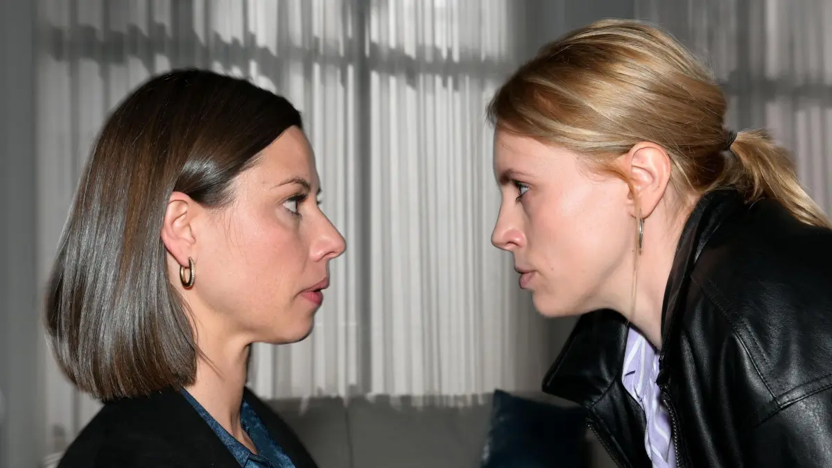 Matilda (Anna-Katharina Fecher) und Zoe (Lara Dandelion Seibert) werden bei GZSZ zu Erzfeindinnen.