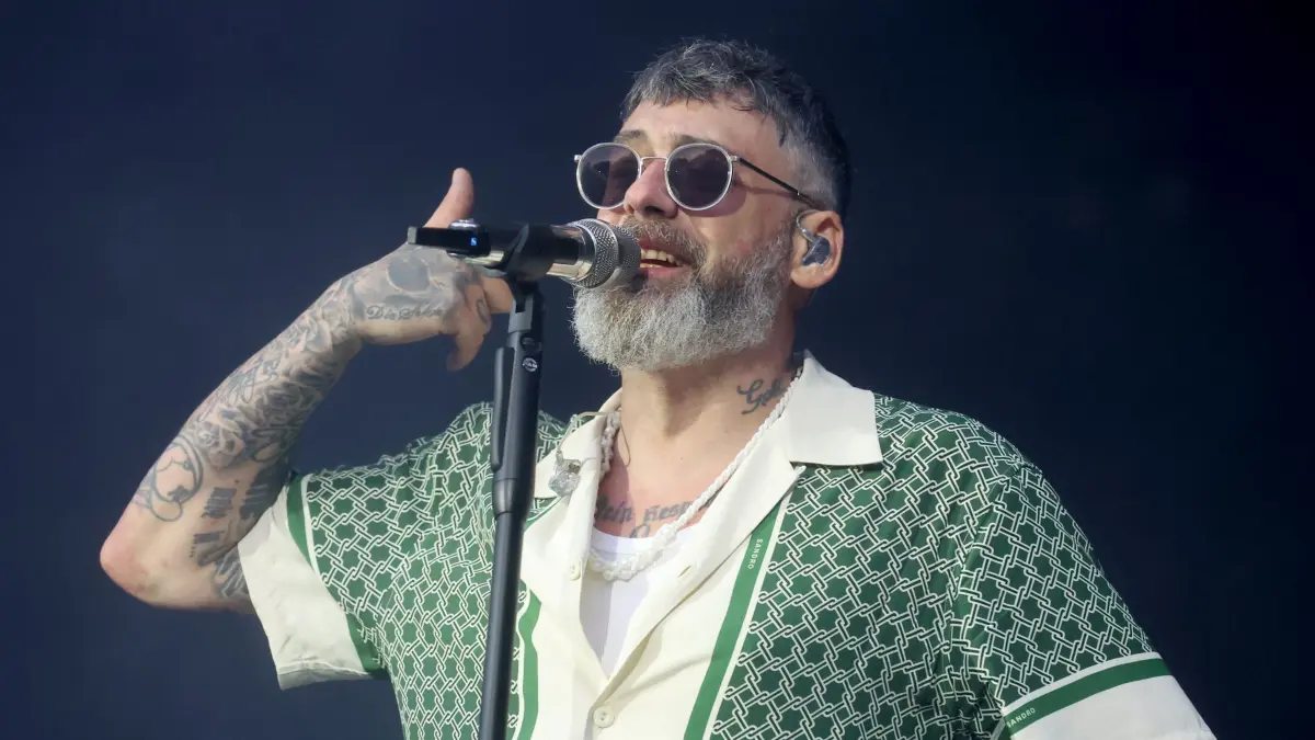 Sido startet Jubiläumstour in Erfurt: 04.07.2025, Thüringen, Erfurt: Sido, deutscher Rapper, tritt vor 14.000 Fans auf dem Domplatz zum Start seiner Jubiläumstour auf. Mit der Tour feiert der deutsche Rapper sein 25-jähriges Bühnenjubiläum. Foto: Bodo Schackow/dpa +++ dpa-Bildfunk +++