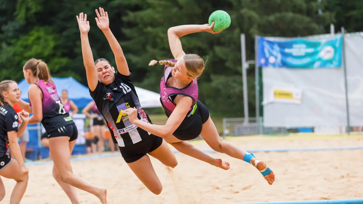 TG JugendbeachOpen: TG JugendbeachOpen; BeachTiGers Geislingen 1 - SV ALLOWA (weibliche Jugend B);
06.07.2025; TG-Stadion, Geislingen.
Foto: Thomas Madel