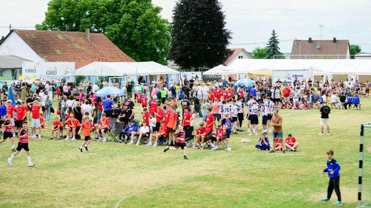 CECEBA CUP 2025, Handball Openair Turnier, Junioren, Spielzeit 2025, 06.07.2025: Die Zuschauer sind begeistert von der Veranstaltung, gute Stimmung und Begeisterung unter dem Lochen,
CECEBA CUP 2025, Handball Openair Turnier, Junioren, Spielzeit 2025, 06.07.2025
Eibner-Pressefoto/Andreas Ulmer