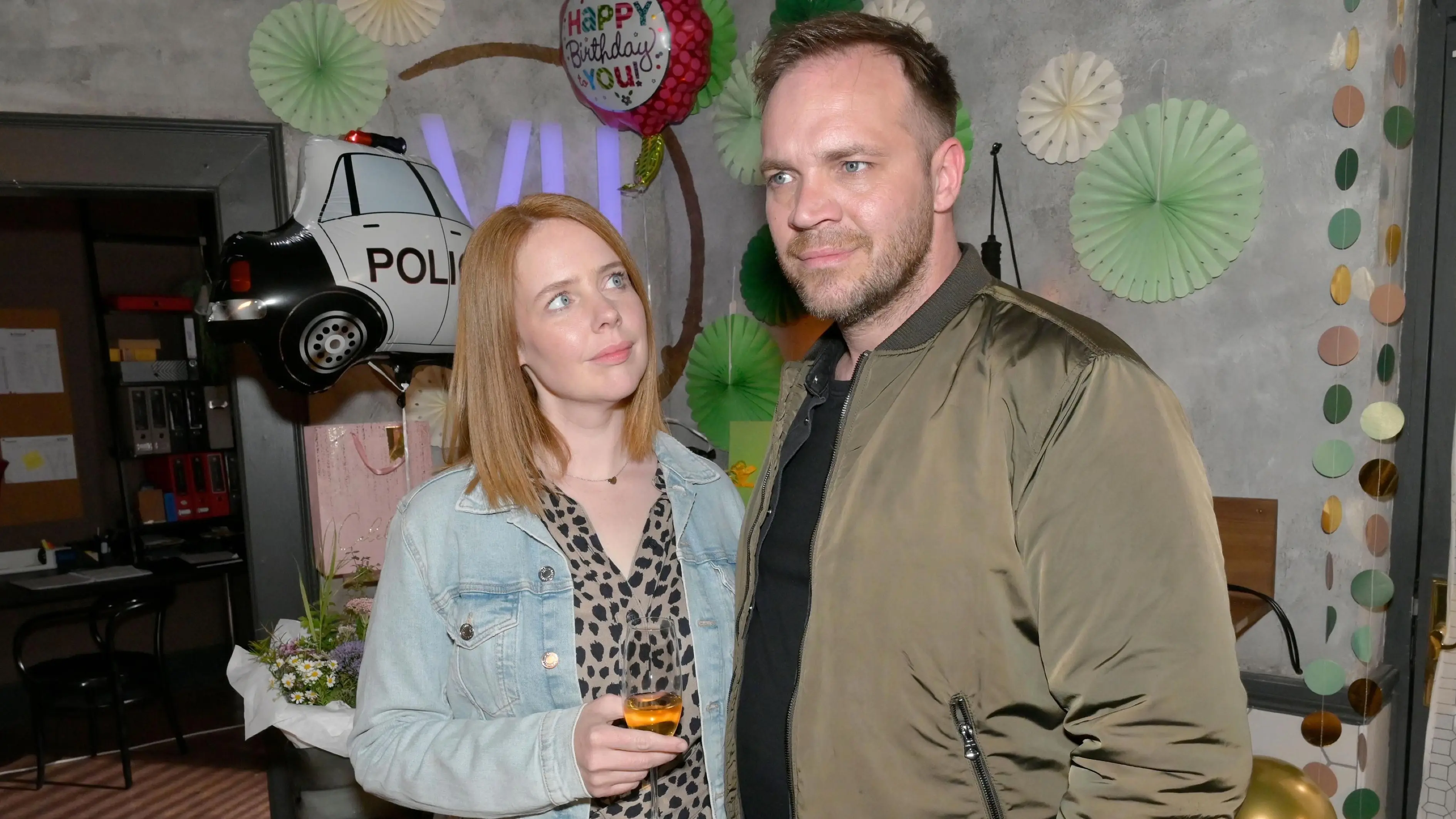 Toni (Olivia Marei) und Erik (Patrick Heinrich) wollen bald heiraten.