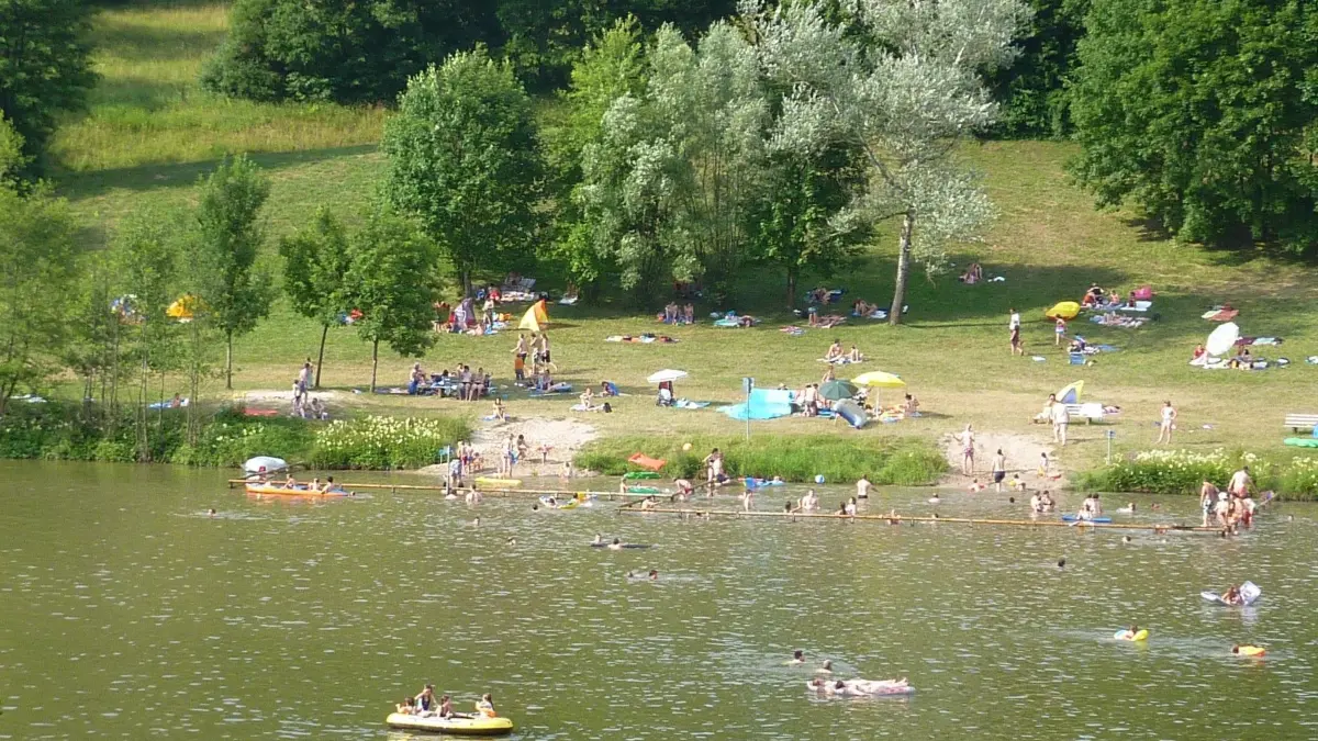 Baden, Boot fahren, chillen, die freie Zeit genießen: An wetterbedingt schönen Wochenenden herrscht reger Betrieb rund um den Diebach-Stausee.