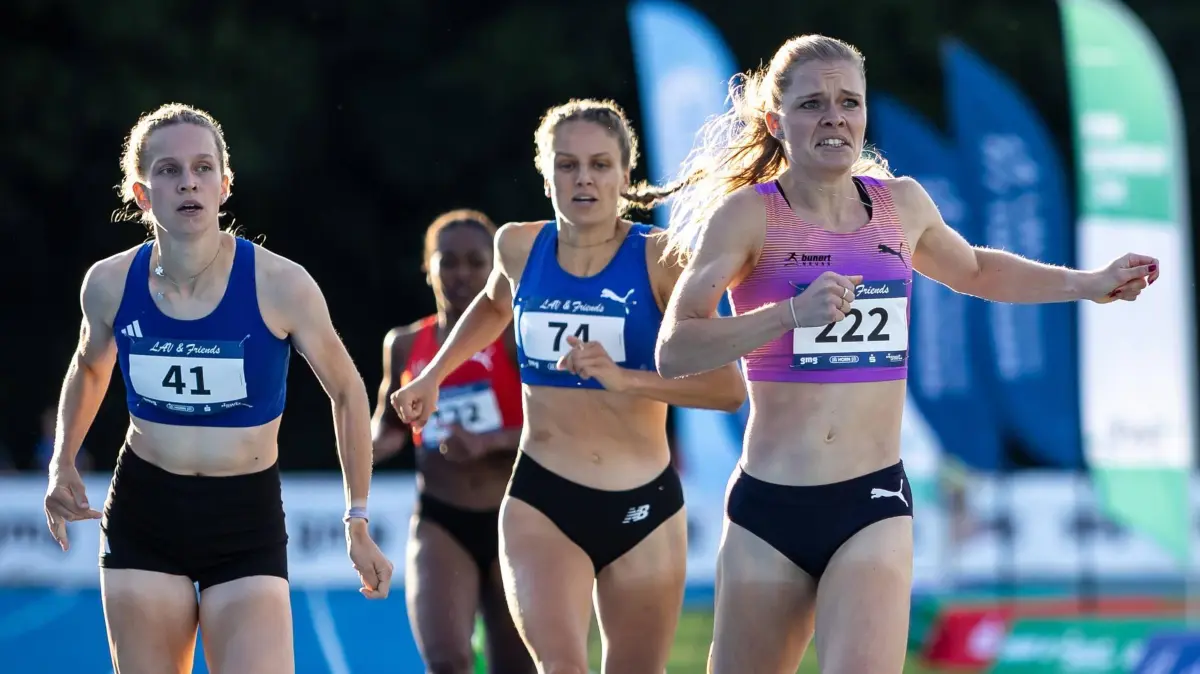 LAV & Friends Athletics Meeting; Tübingen, 12.07.2025: LAV & Friends Athletics Meeting Tübingen, 12.07.2025 Auf der Ziellinie: Tanja Spill TSV Bayer Dormagen gewinnt die 800m der Frauen vor Adia Budde LAV Stadtwerke Tübingen und Laura Wilhelm LAV Stadtwerke Tübingen LAV & Friends Athletics Meeting Tübingen am 12.07.2025 im SV 03 Stadion in Tübingen Baden-Württemberg. *** LAV Friends Athletics Meeting Tübingen, 12 07 2025 On the finish line Tanja Spill TSV Bayer Dormagen wins the womens 800m ahead of Adia Budde LAV Stadtwerke Tübingen and Laura Wilhelm LAV Stadtwerke Tübingen LAV Friends Athletics Meeting Tübingen on 12 07 2025 at the SV 03 Stadium in Tübingen Baden Württemberg Copyright: xBEAUTIFULxSPORTS/R.xSchmittx