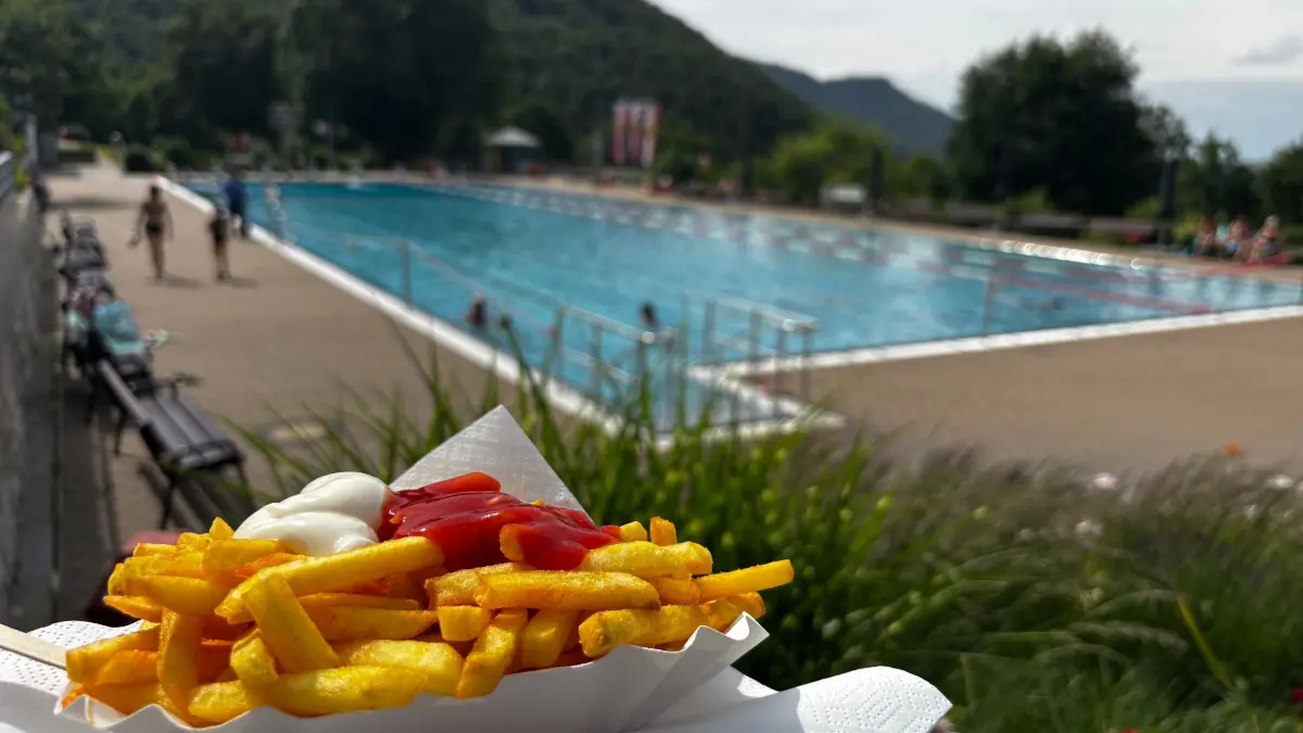 Pommes im Bad Uracher Freibad