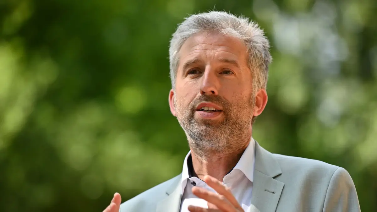 ARCHIV - 30.05.2023, Baden-Württemberg, Tübingen: Der Tübinger Oberbürgermeister Boris Palmer steht bei einer Veranstaltung. Vor der angekündigten Auszeit nimmt er letzte Termine wahr. (zu dpa: «AfD sagt Demo ab - OB Palmer diskutiert dafür mit Partei») Foto: Jan-Philipp Strobel/dpa +++ dpa-Bildfunk +++