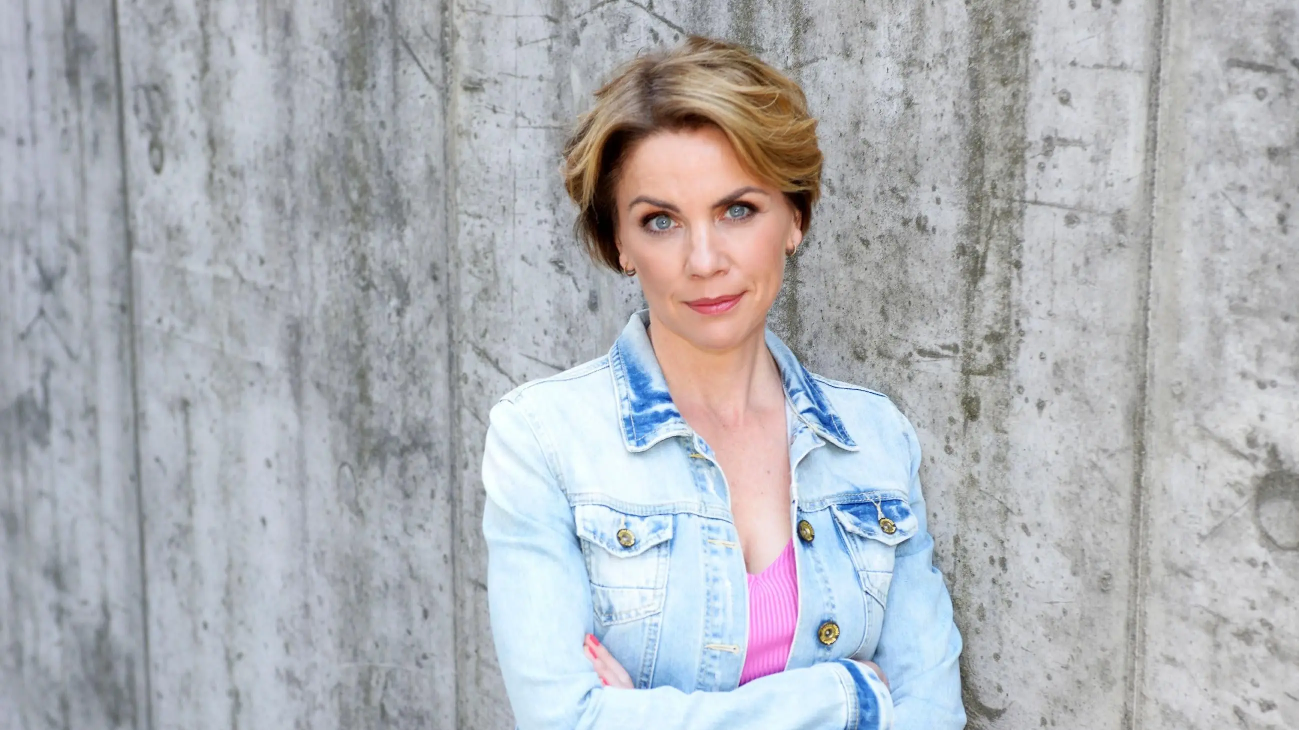 Yvonne (Gisa Zach) will sich eigentlich von ihrem Mann scheiden lassen.