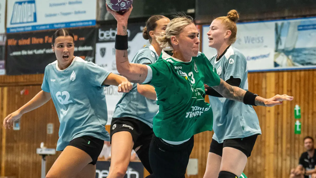 Frisch Auf Goeppingen vs. HSG Bensheim/Auerbach, Handball, Testspiel, Spielzeit 2025/2026, 20.07.2025: Luisa Schulze (Frisch Auf Frauen, #33) setzt sich am Kreis durch, Frisch Auf Goeppingen vs. HSG Bensheim/Auerbach, Handball, Testspiel, Spielzeit 2025/2026, 20.07.2025
Foto: Eibner-Pressefoto/Michael Schmidt