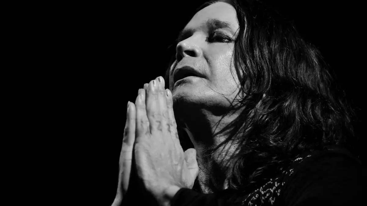 Rocklegende Ozzy Osbourne gestorben: ARCHIV - 09.07.2010, Finnland, Turku: Rocklegende Ozzy Osbourne bei einem Auftritt auf dem Ruisrock-Rockfestival in Turku. Der Frontmann von Black Sabbath ist im Alter von 76 Jahren gestorben. Foto: Roni Rekomaa/Lehtikuva/dpa +++ dpa-Bildfunk +++