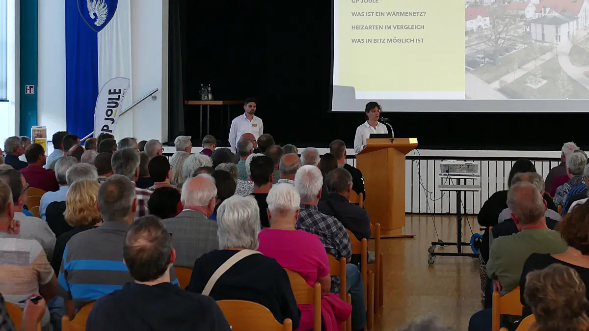 Da blieb kein Platz leer: Die Infoveranstaltung zum geplanten Nahwärmenetz ließen sich viele Bitzer nicht entgehen.