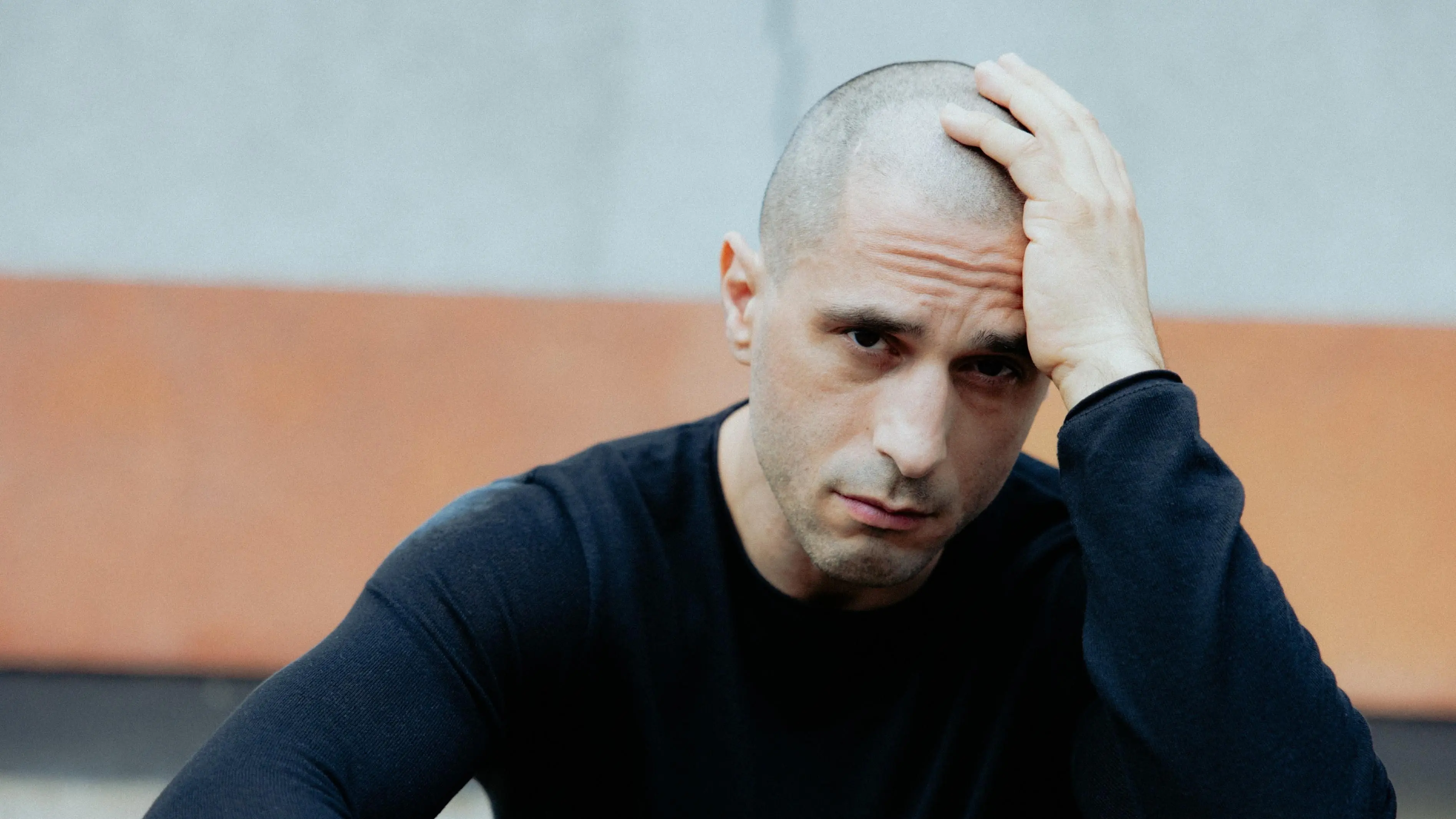 Tobias muss sich der Chemotherapie von seinen Haaren trennen.