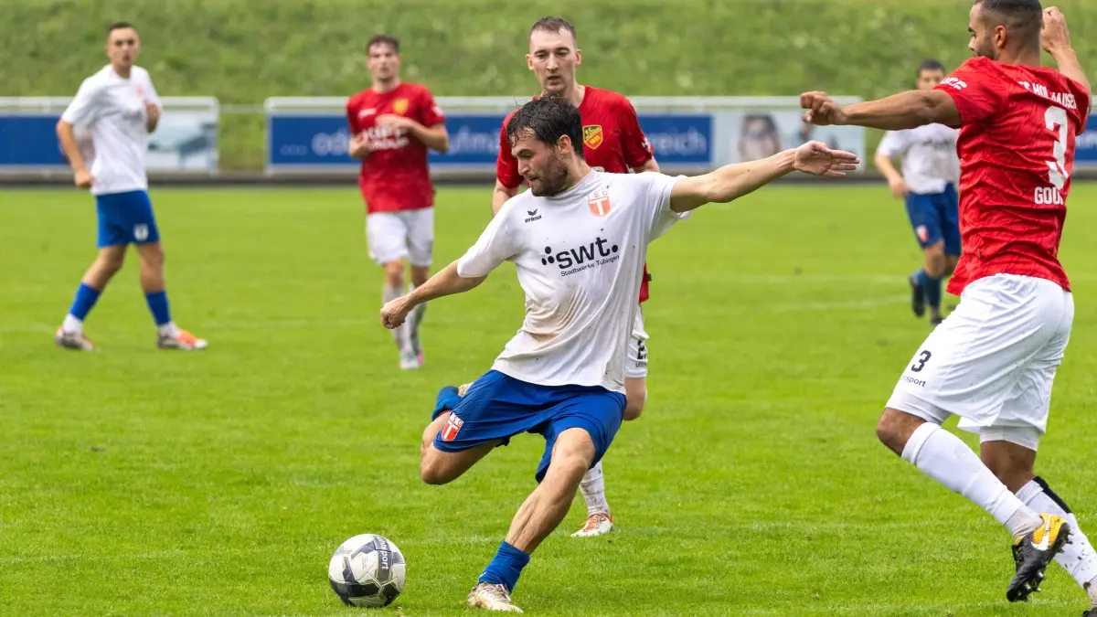 FC Holzhausen - TSG Tuebingen, Fussball DB Regio WVF-Pokal, Gruppe 3, 1. Runde, Saison 2024/2025, 26.07.2025: Tom Patrick Schiffel (TSG Tuebingen, #06) am Ball
FC Holzhausen - TSG Tuebingen, Fussball DB Regio WVF-Pokal, Gruppe 3, 1. Runde, Saison 2024/2025, 26.07.2025
Foto: Eibner-Pressefoto/Thiemann Kirsten