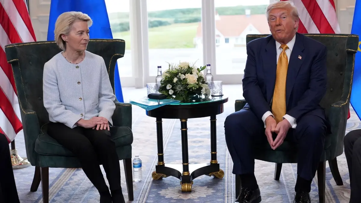 US-Präsident Trump trifft von der Leyen in Schottland: 27.07.2025, Großbritannien, Turnberry: Präsident Donald Trump trifft die Präsidentin der Europäischen Kommission Ursula von der Leyen zu bilateralen Gesprächen auf dem Trump Turnberry Golfplatz. Foto: Jacquelyn Martin/AP/dpa +++ dpa-Bildfunk +++