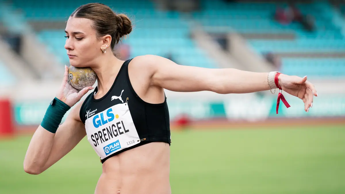 Sandrina Sprengel (LGSZ), hier beim Kugelstoßen, verteidigt DM-Titel im Siebenkampf mit persönlicher Bestleistung.
