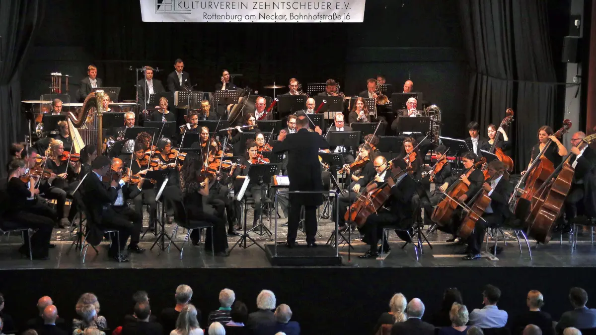 23. Sommernachtsklassik in Rottenburg. Die Stuttgarter Philharmoniker spielen in der Festhalle.
Bild : Erich Sommer 02.08.2025