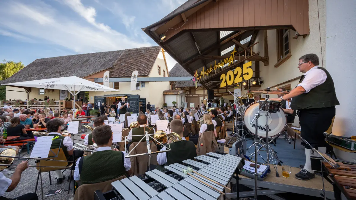 Lauer Sommerabend mit Musik: Die Serenade des Musikvereins Rottenacker im Mühlenhof war Mitte Juli ein voller Erfolg.