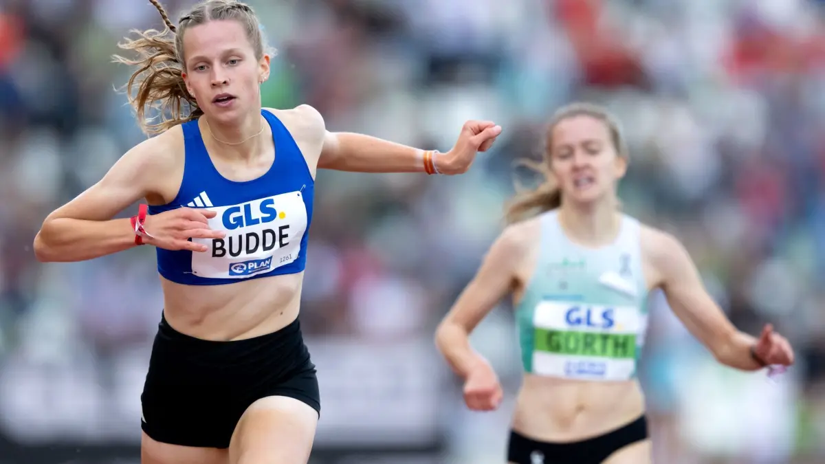 Leichtathletik - Deutsche Meisterschaft: 03.08.2025, Sachsen, Dresden: Leichtathletik: Deutsche Meisterschaft im Heinz-Steyer-Stadion, Frauen, 3000m Hindernislauf, Finale, Adia Budde (l) und Olivia Gürth in Aktion. Budde ist die Deutsche Meisterin über 3000m Meter Hindernislauf. Foto: Sven Hoppe/dpa +++ dpa-Bildfunk +++