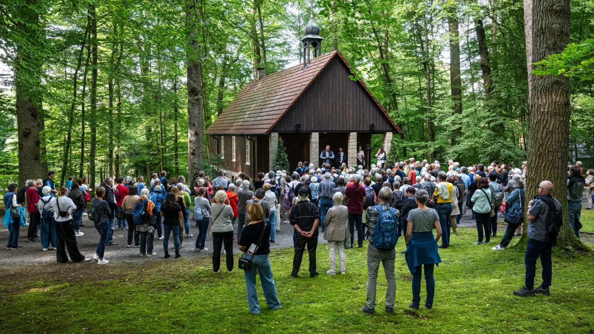 "Kennen Sie Tübingen?" Der Bergfriedhof mit großem Andrang zu der Sommer-Reihe der Stadt.