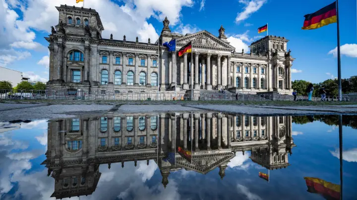 Der Bundestag ist kleiner, aber nicht billiger – was ist da los?