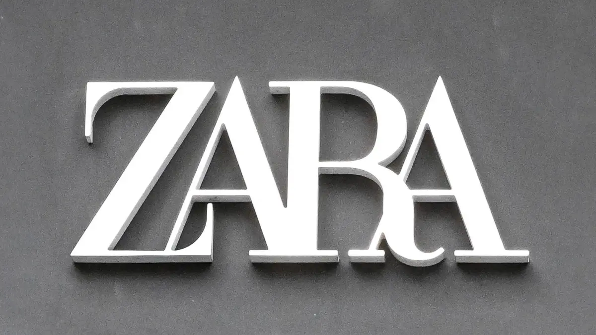 (FILES) This photograph shows the logo of Spanish retail company Zara in Paris on January 8, 2025. The British advertising regulator has asked the Spanish clothing group Zara to remove two images from its website, deemed "irresponsible" for featuring models with an "unhealthy thinness," according to a decision published on August 6, 2025. (Photo by Anna KURTH / AFP)