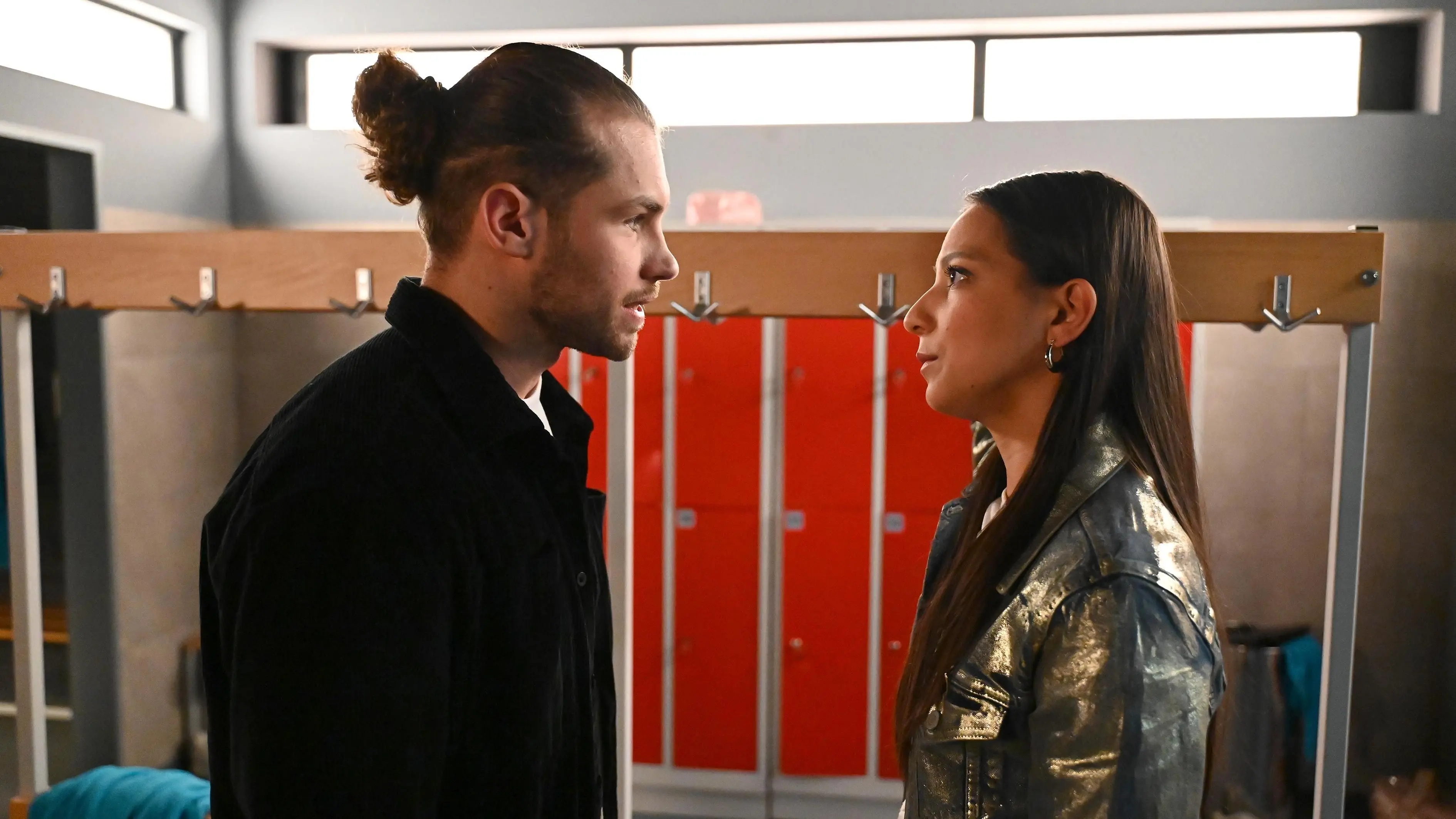 AWZ-Folge 4759 auf RTL+: Umstrittene Serienrolle wird Vater | swp.de