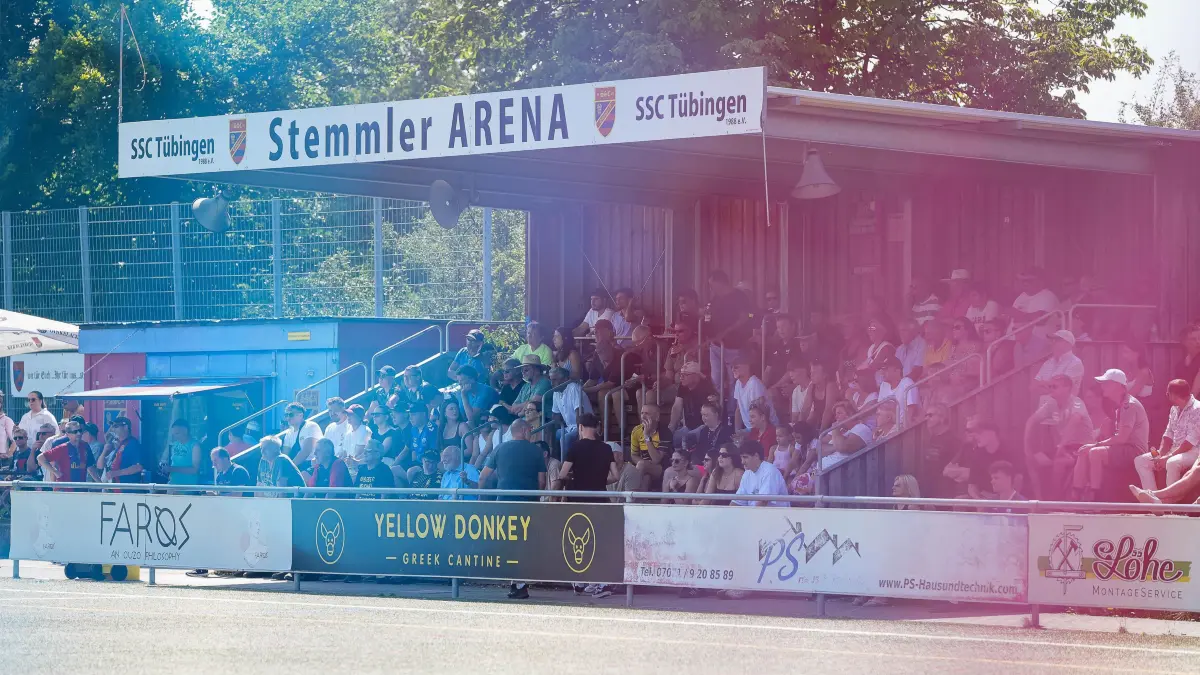 SSC Tübingen vs. Vfl Pfullingen, Fussball, Landesliga, 1. Spieltag, 2025/2026, 10.08.2025: Die Zuschauer von heute ,
SSC Tübingen vs. Vfl Pfullingen, Fussball, Landesliga, 1. Spieltag, 2025/2026, 10.08.2025,
Foto: Eibner-Pressefoto/Daniele La Rocca