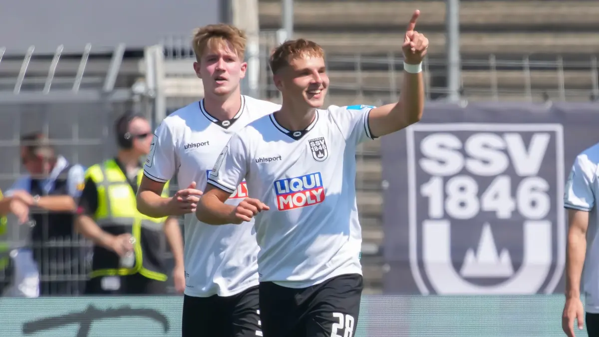 28 Max Scholze Fußball, SSV Ulm 1846 : Die Spatzen im ersten Heimspiel gegen Erzgebirge Aue