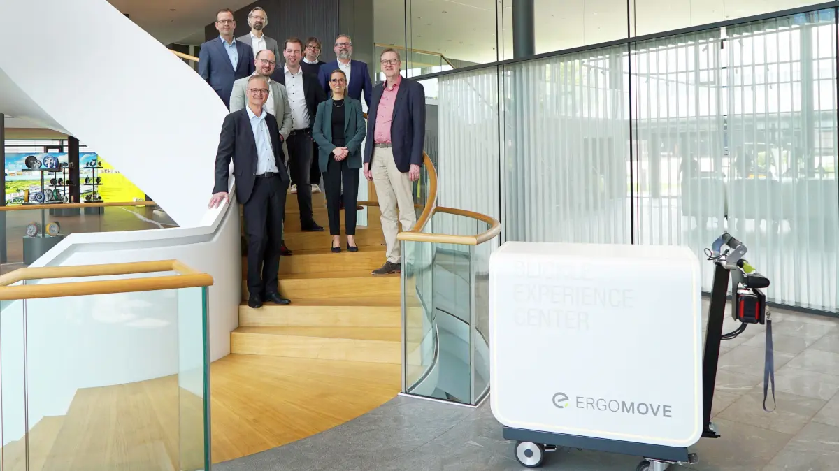Von oben von links nach rechts: Wolfang Eith (Stellvertretender Leiter Internationales Controlling Blickle), Dr. Falko Grauer (Syndikusrechtsanwalt Blickle), Philipp Schweizer (Kaufmännischer Leiter Blickle), Martin Wiest (Leiter Business Unit ErgoMove, Blickle), Stephan Kleen (Geschäftsführer WELLGO Systems), Andreas Heub-Schneider (Geschäftsführer WELLGO Systems), Joachim Kaufmann (Geschäftsführer Blickle Holding International), Dr. Sarah Blickle-Fenner (Geschäftsführerin Blickle), Prof. Dr.-Ing. Matthias Nienhaus (Geschäftsführer WELLGO Systems)