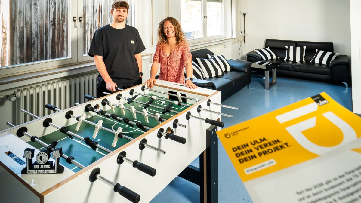 Fußball, SSV Ulm: Das Fanprojekt zieht in das Postareal ein. Eine Sozialarbeiterin und ein Sozialarbetier berichten von ihren Plänen. Besuch bei der Anlaufstelle für Spatzen-Fans
