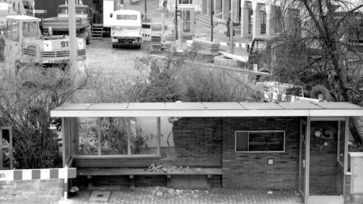 Rückblick - Neugestaltung des Ehinger Marktplatzes: Ehinger Marktplatz - Neugestaltung Abbruch des 'stillen Postamts'