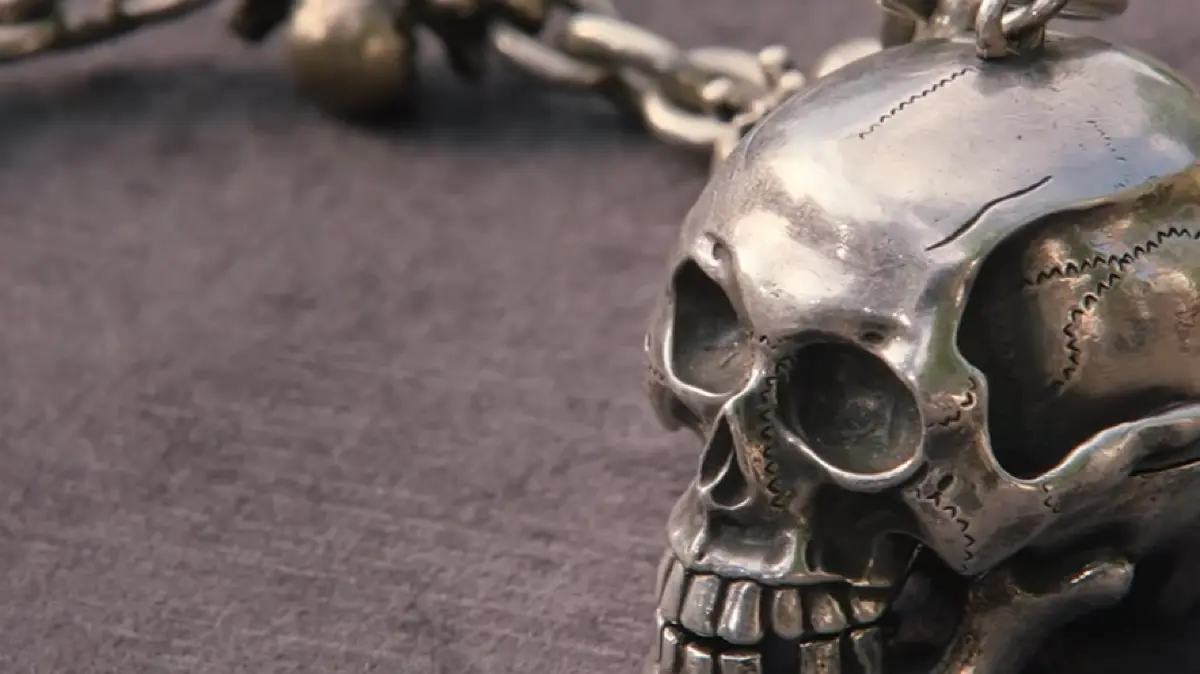 Memento-Mori-Taschenuhr (ca. 1850)