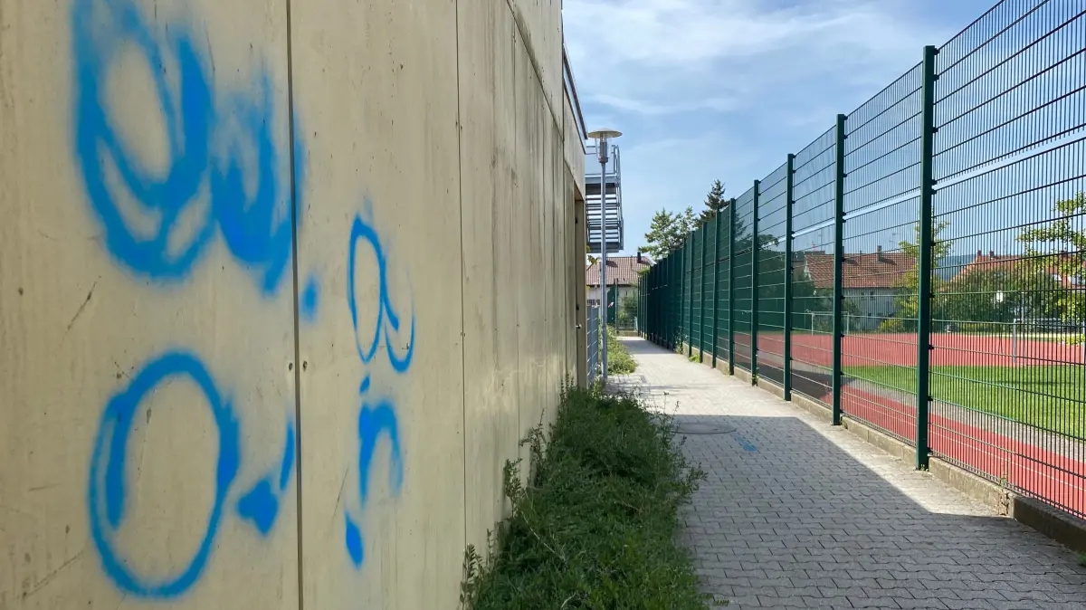Schmierereien an der Michel-Buck-Schule in Ehingen