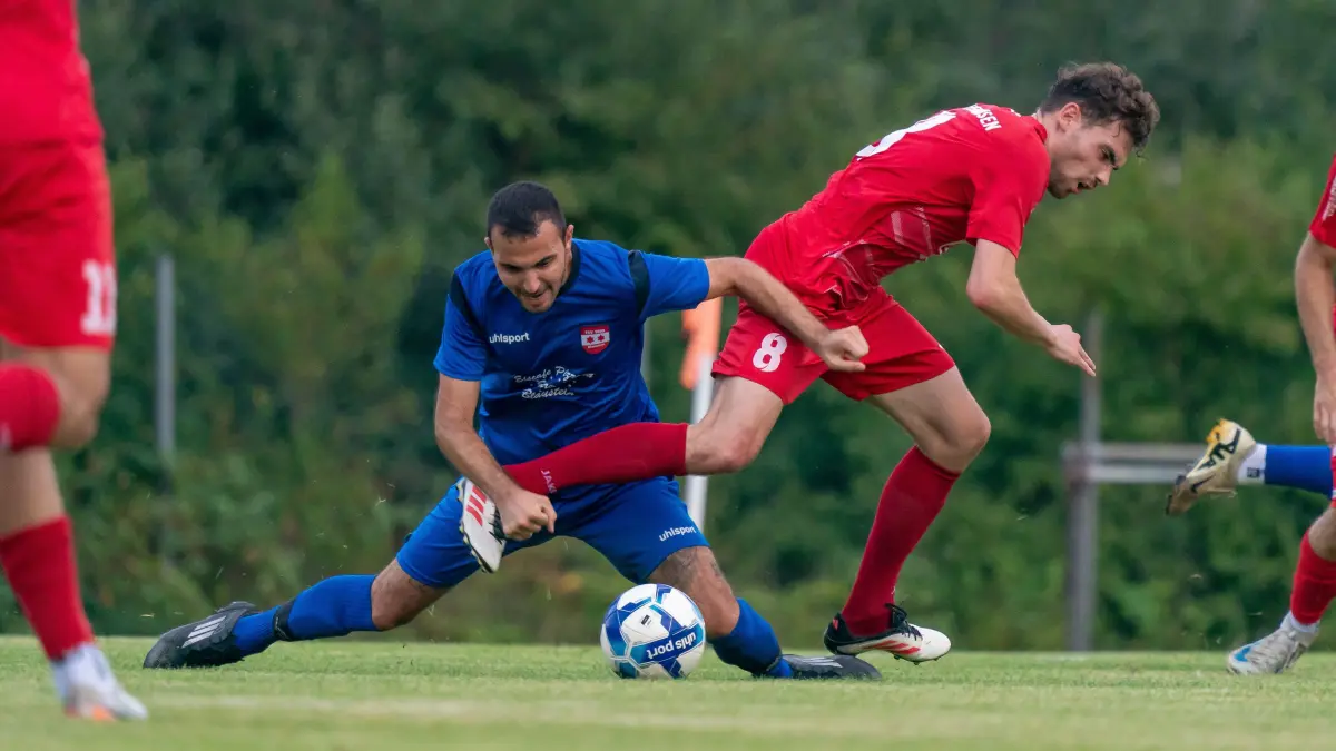Fußball, Fotoauftrag, Donau/Iller, Bezirksliga, TSV Blaustein 10 Ozan Bozkurt gegen SV Offenhausen Simon Riether