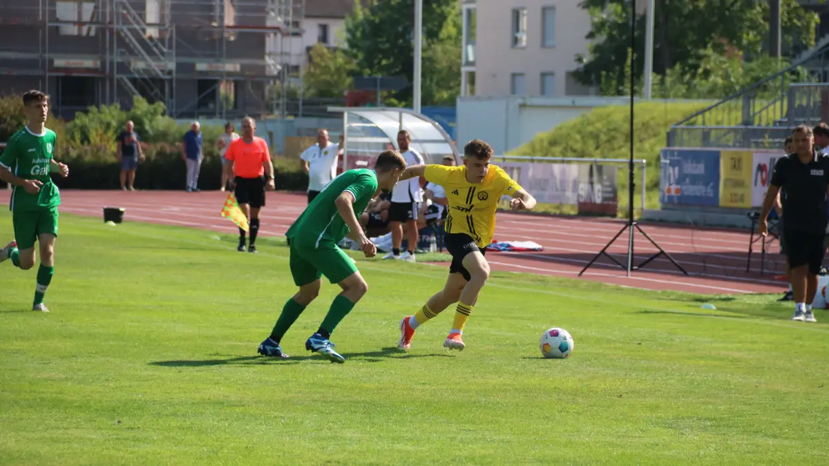 In der vergangenen Saison in der Landesliga 1 gewann der TSV Crailsheim mit Louis Hermann (gelb) das Heimspiel gegen den SV Kaisersbach (grün) mit 3:1. Kaisersbach schaffte später über die Relegation den Klassenerhalt.